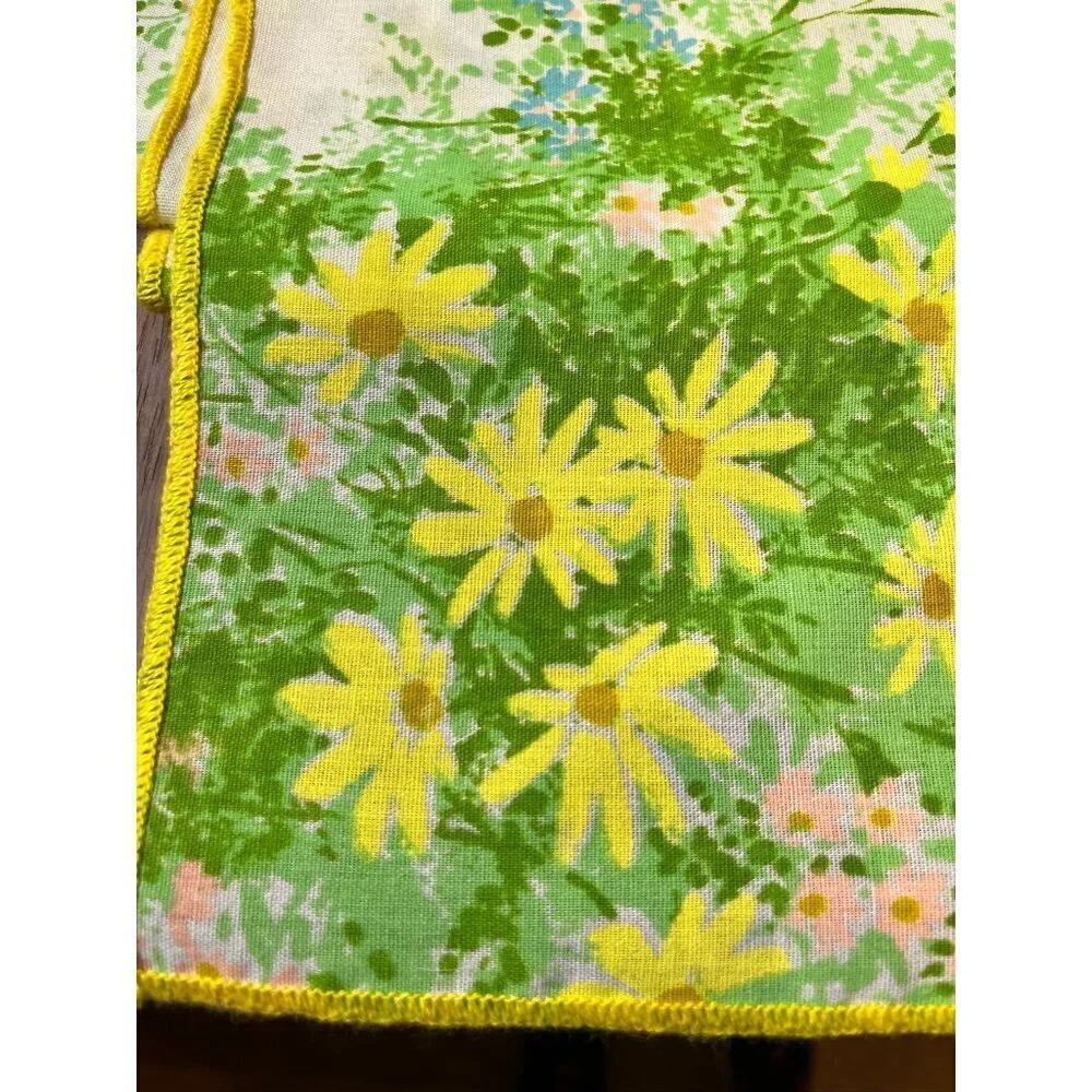 Retro Floral Napkins Yellow Dainty Mod Cottagecore Classic Chic Set of 4‎
